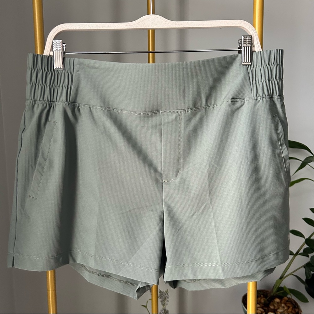 Eddie Bauer Women’s Green Treeline Force Pro Athletic running Shorts size XL NEW